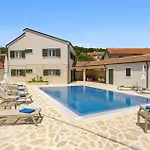 Beautiful In Kod Sibenika With Sauna Dubrava (Sibenik-Knin)