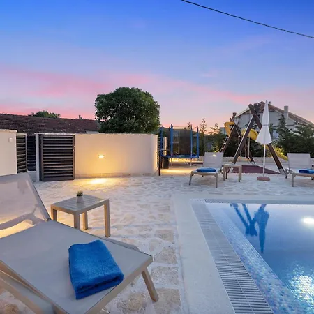 Amazing Home In Dubrava Kod Sibenika With Sauna *